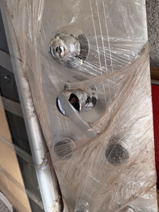 Cada cu duş de sticl