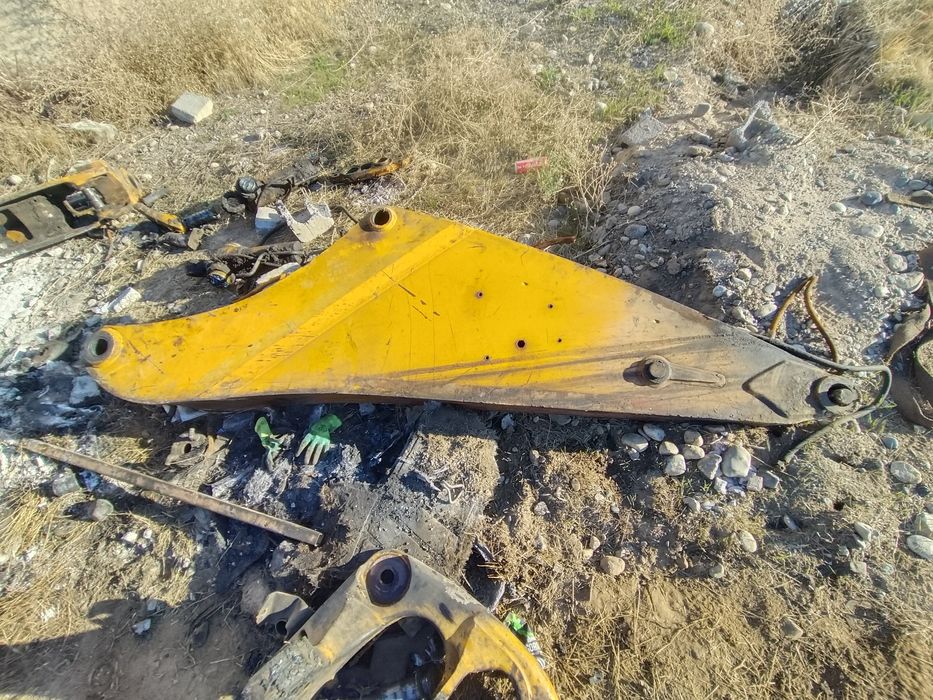 Продам стрелу  JCB 3cx