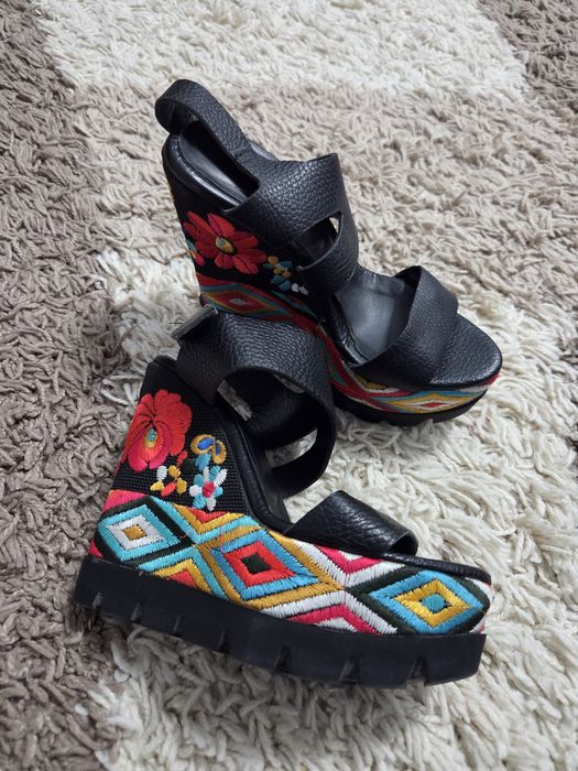 Обувь почти новая