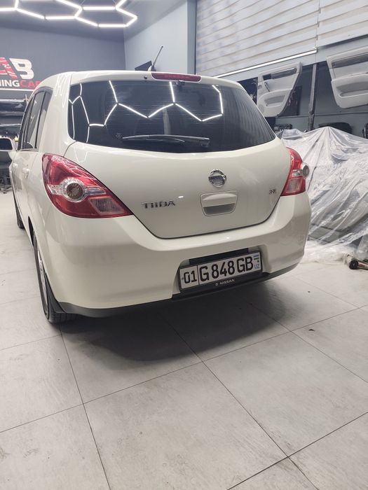Nissan Tiida sotiladi.