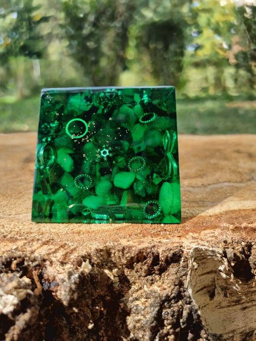 Piramida orgonica pentru belsug