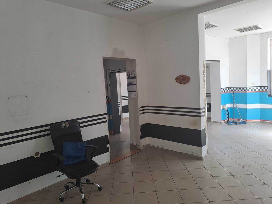 Продава се Тристаен апартамент в Плевен, Идеален център - 120 кв.м за 1042 €/кв.м - Снимка #11