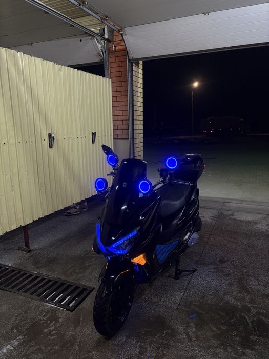 скутер MAXI 150 cc