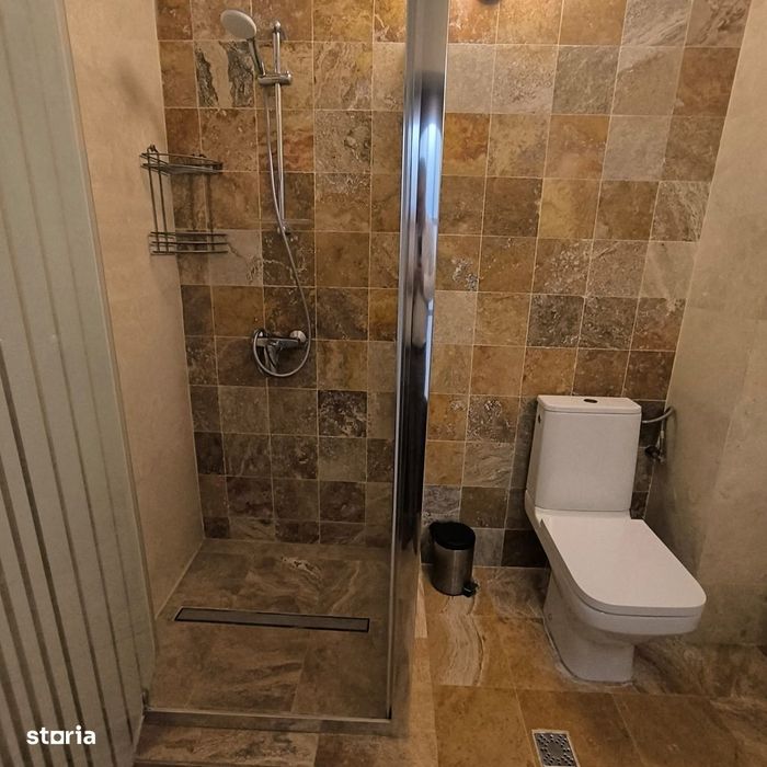 Vila spațioasă, 5 camere, teren 1070 mp, relizata in regie proprie.