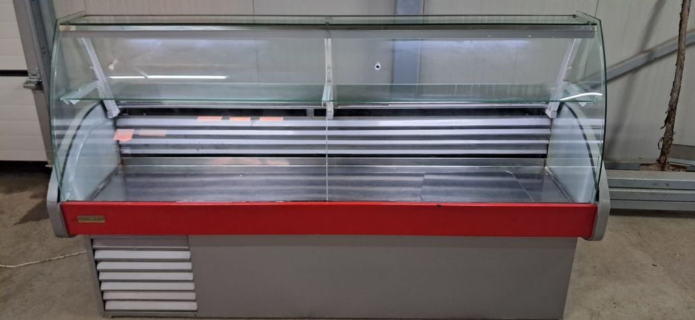 Хладилна витрина
