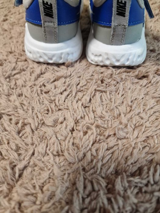 Детски маратонки за момче NIKE Revolution, 22 номер