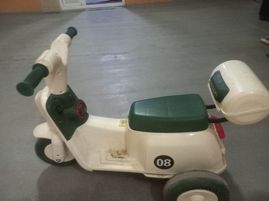 Detskiy skuter sotiladi