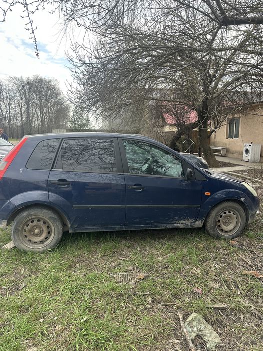 Vand autoturism  ford pentru programul rabla