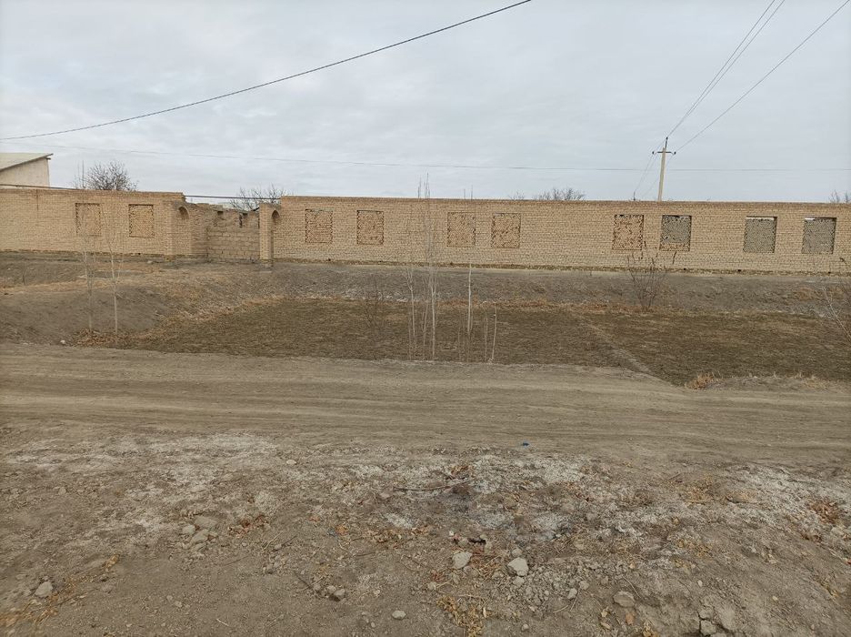 Qurilishi tugallanmagan uchastka sotiladi