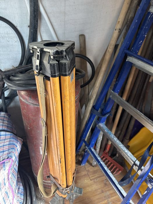 геодезический штатив