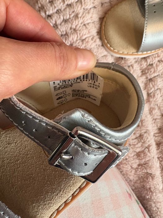 Clarks сандали за момиче