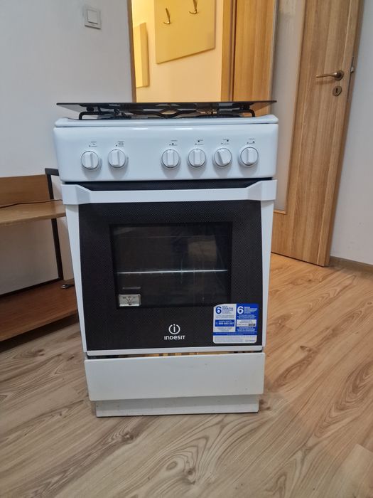 Vând ARAGAZ Indesit nou