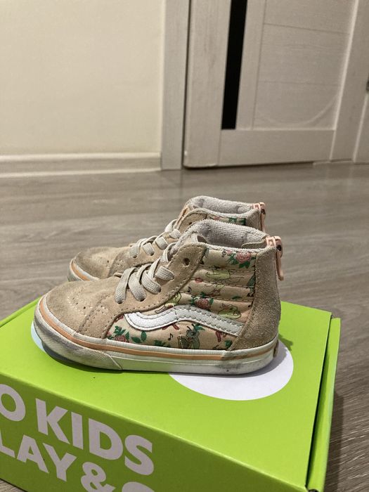 Отдам кеды для девочки 22 размера. Vans