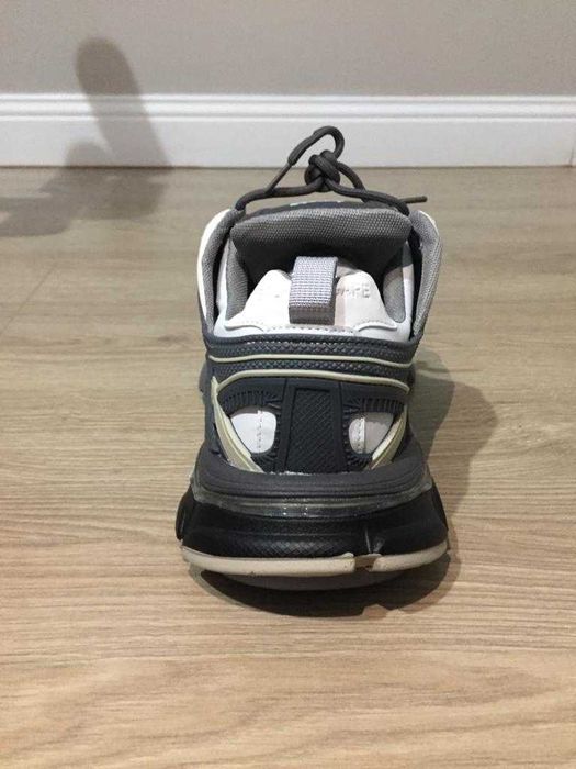 Кроссовки очень стильные