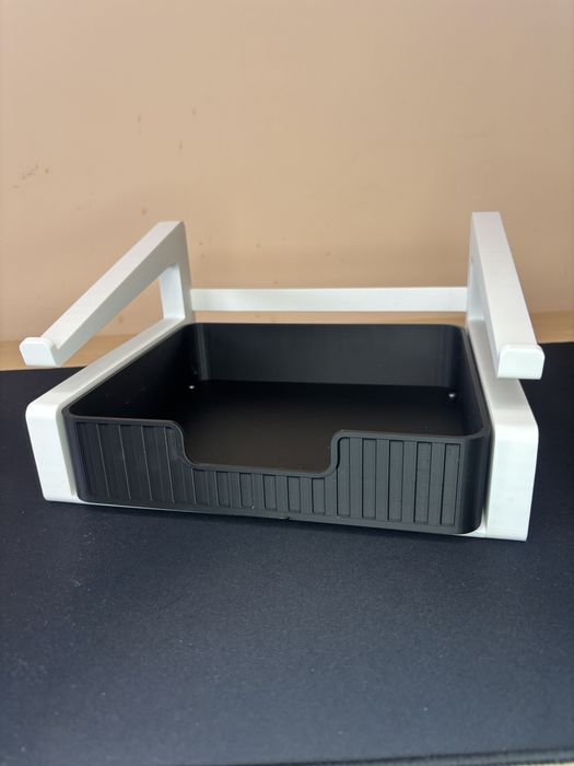 Стойка за лаптоп с място за съхранение под лаптопа