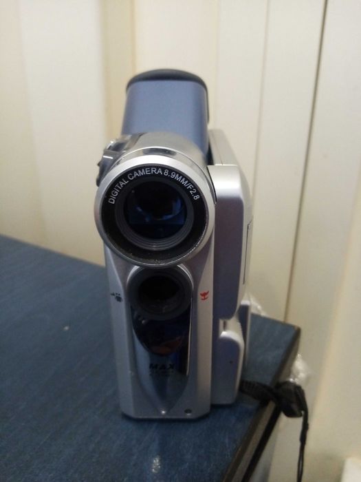 Видеокамера Sony DV9F