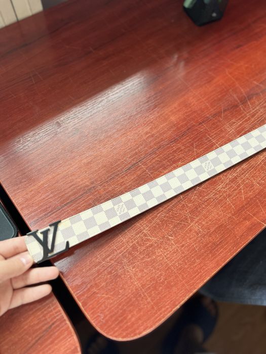 Curea de piele lacuita LV