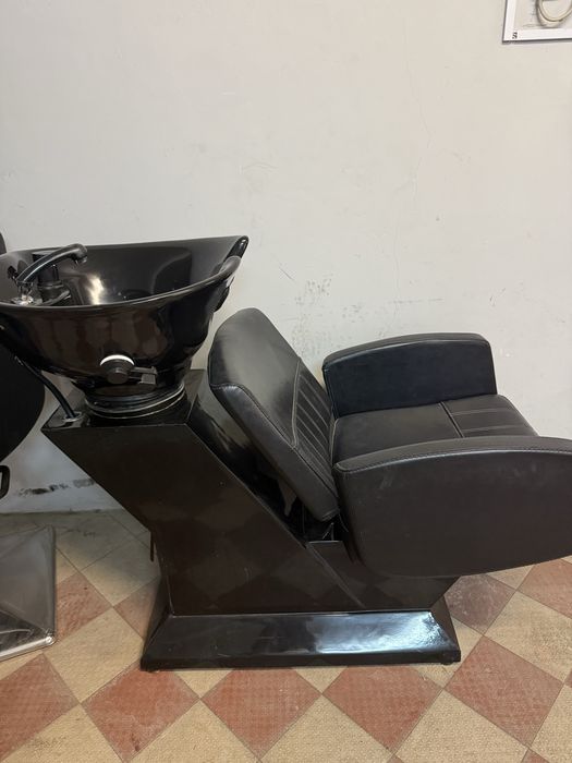 Mobilier și echipamente pentru salon de frizerie