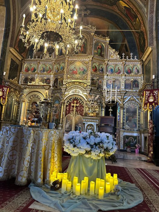 Închiriez decor floral pentru evenimente, mese, scaune, pavilioane