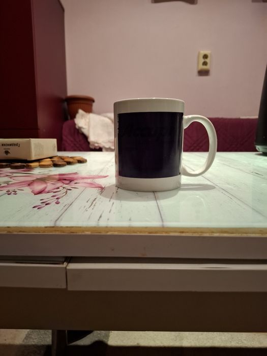 Продавам чаши с картинки и чаша сменяща цвета си