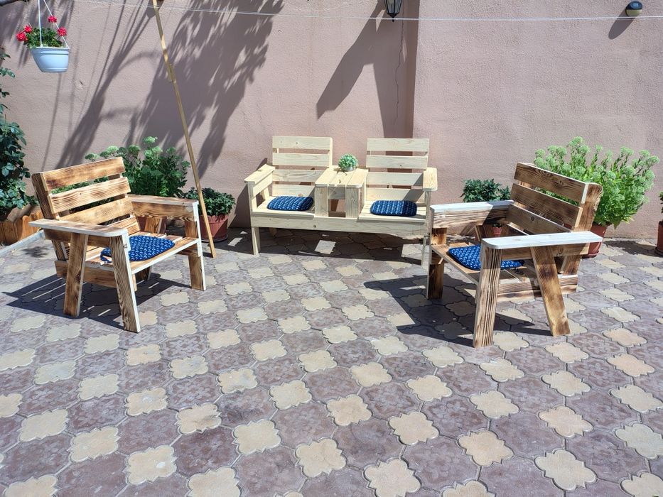 Mobilier de grădină confecționat din lemn de brad..La preferințele cliientilui  se poate și vopsi.