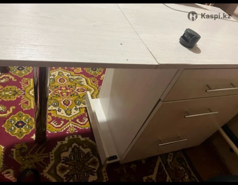 Продам маникюрный стол