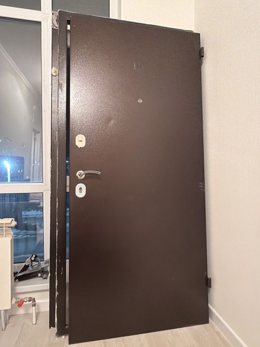 Продам железную дверь б/у