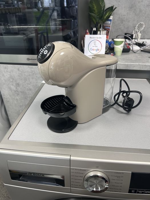 Нова Kaфемашина с капсули DolceGusto Genio цвят cappucino