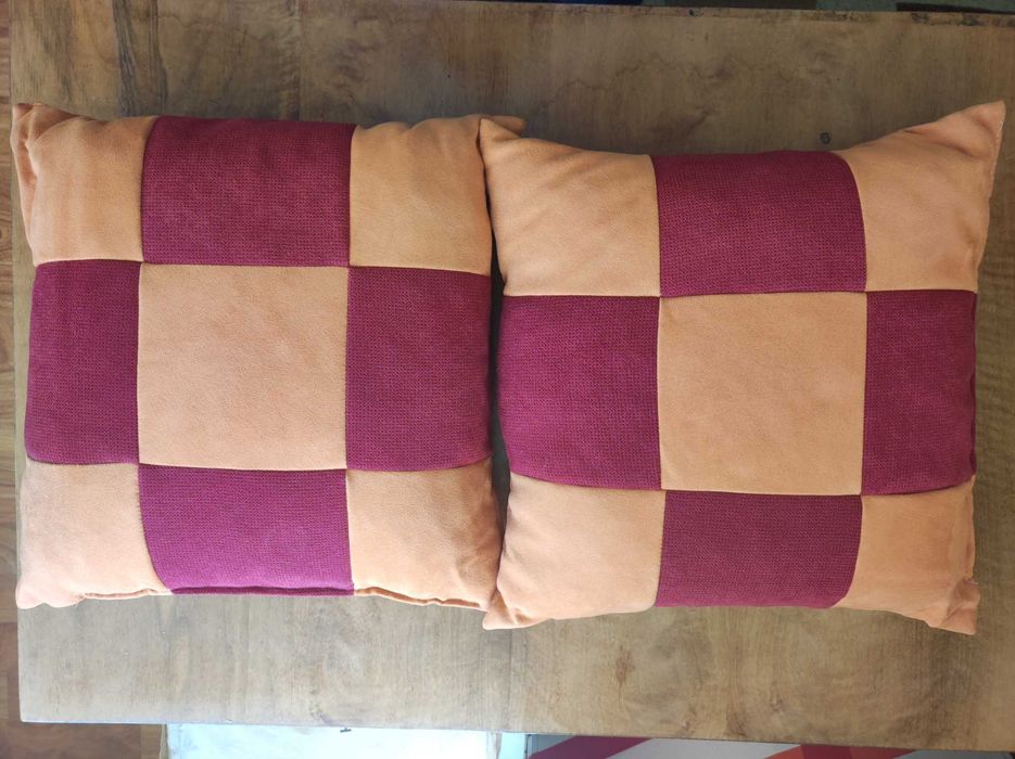 cuvertura pat 240 x 220 cm. si 2 perne mici in carouri oranj & rosu-burgund