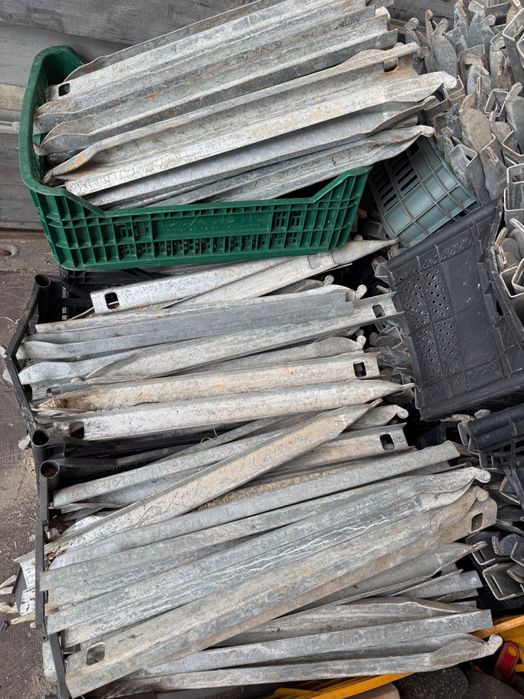 Montanti pentru cofraje in U de 50 cm cu cioc, Italia