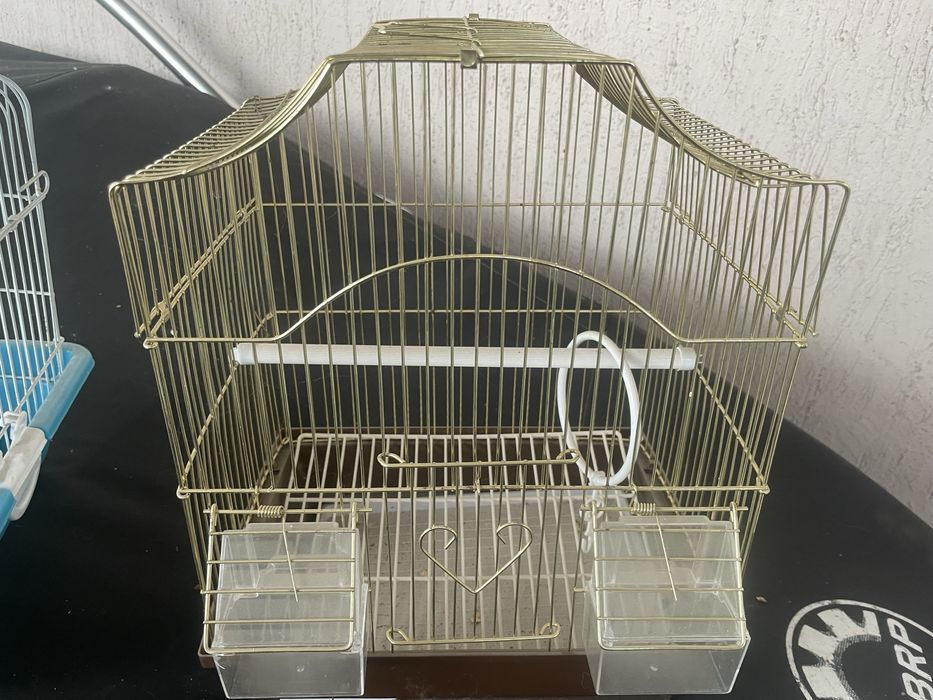 Продам клетки для попугая и для хомяка