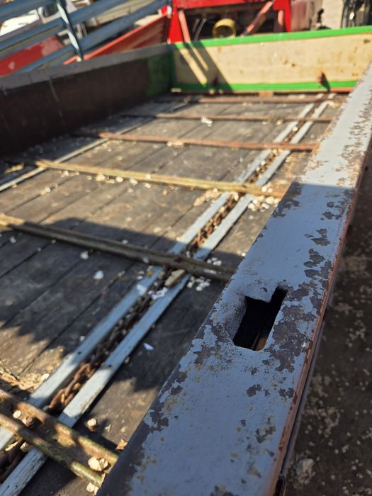 Remorca de împrăștiat gunoiul  Krone