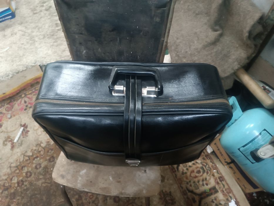 Чемодан СССР кожаный отдам