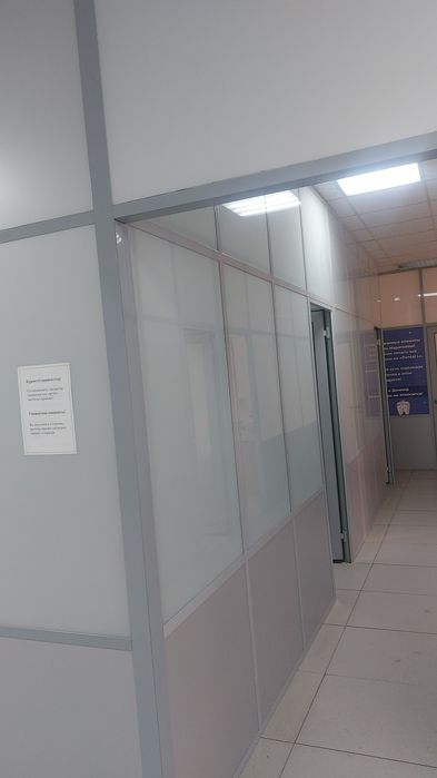 Офисной металлические перегородка