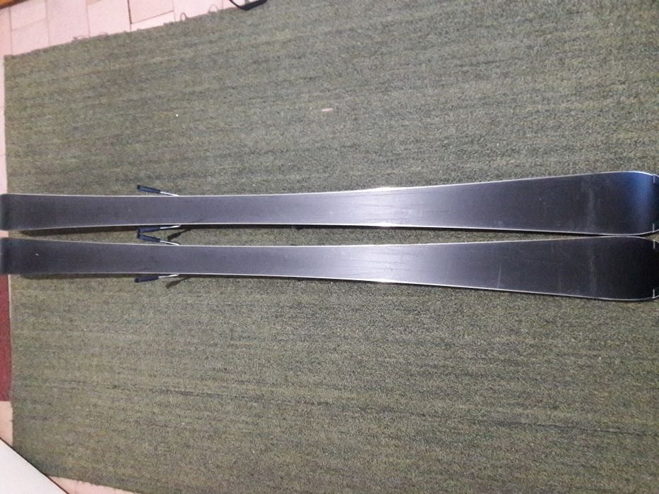 Skiuri 170cm achizitionate din Hervis