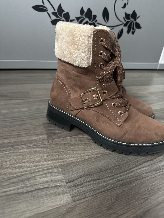 Ghete dama maro ,purtate de doua ori