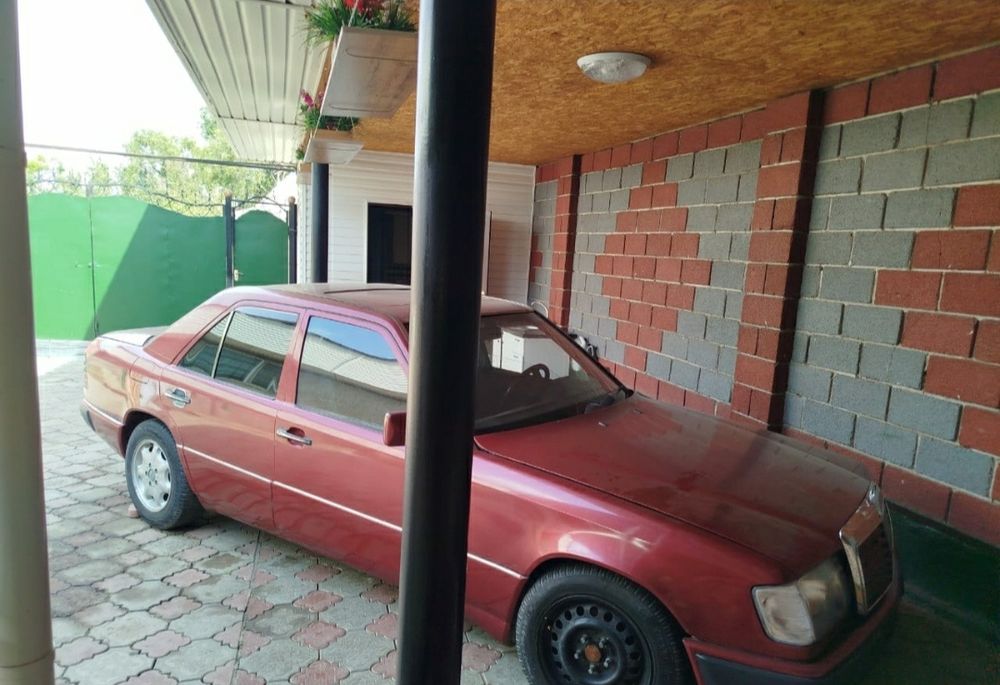 Мерседес 124 е 200