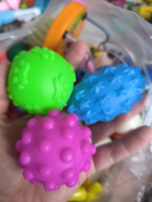 Пакет погремушки и шарики тактильные