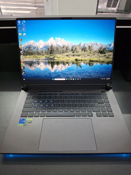 Asus RogStrix G615J  I7-14650HX RTX 5060 16GB Ram