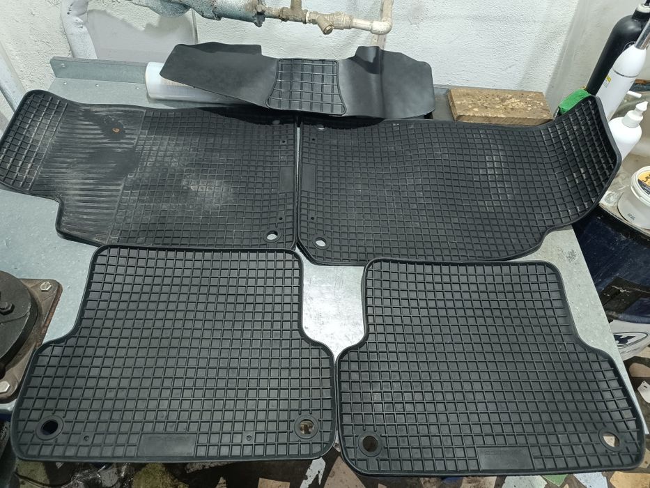 Резиновые коврики бу Audi A4 B6
