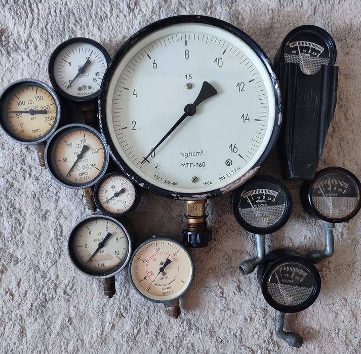 Продам манометры разные
