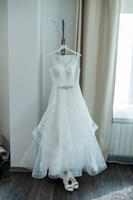 Булчинска рокля, без никакви забележки. Преминала химическо чистене