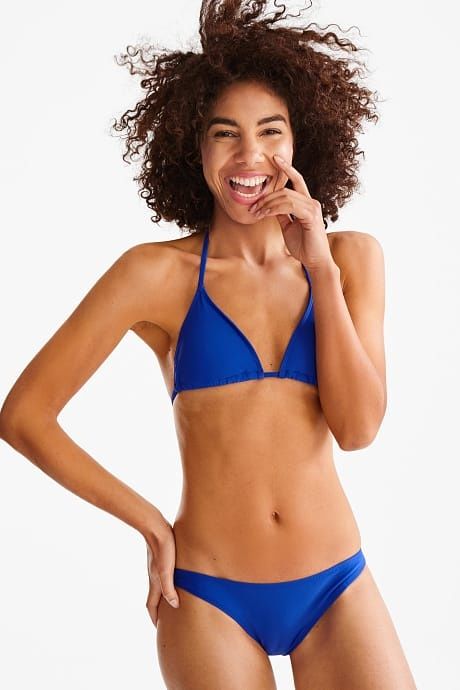 Vand aproximativ 2000 de costume de baie C&A