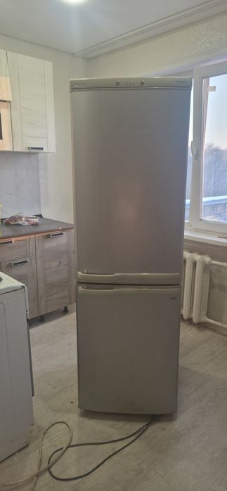 Холодильник Samsung  Срочно