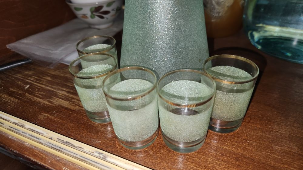 Графин с рамками