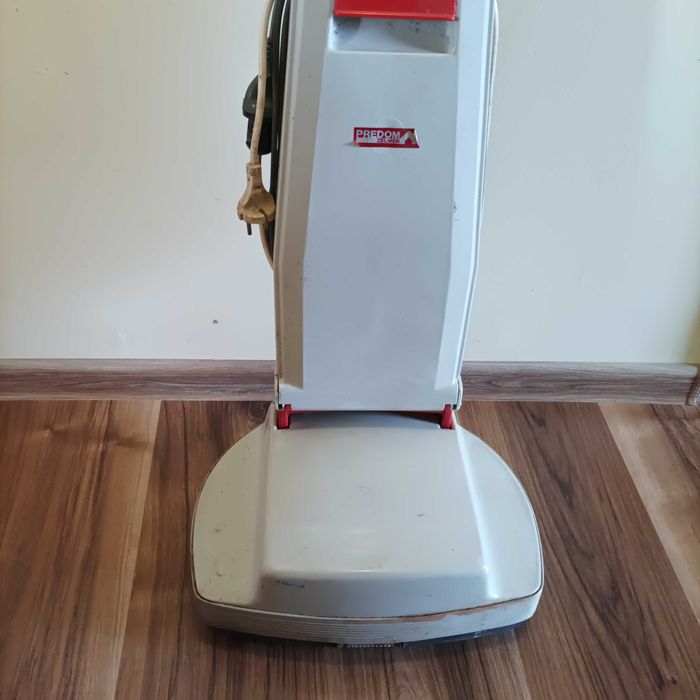 Паркето чистачка Predom Zemler