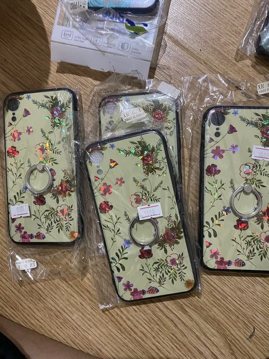 продам все чехлы на айфон за 2000