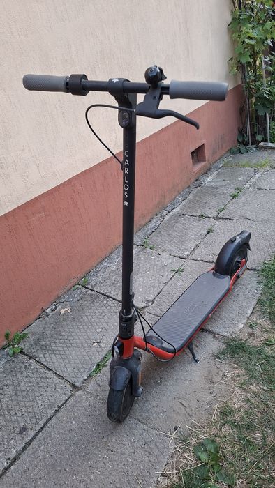 Trotineta electrica Nineboot funcționează bine starea se vede in poze a fost achiziționată pentru baiat dar având 12 ani nu are voie sa conducă...