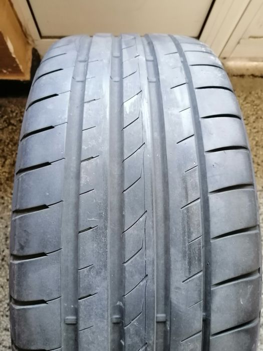 2 броя летни гуми Firestone Firehawk sport.