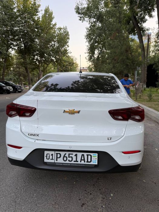Chevrolett onix lt sedan